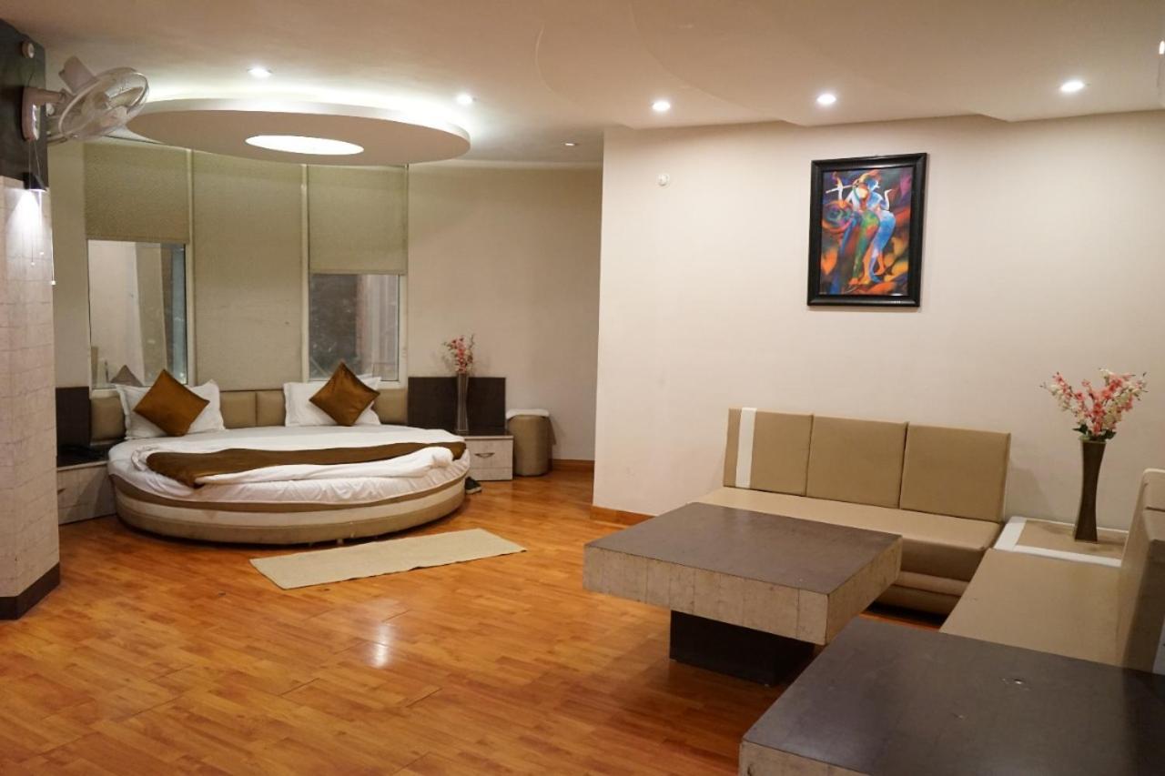 K3 Club Residency Hotel Jhansi Luaran gambar