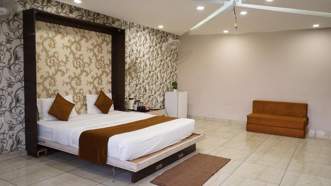 K3 Club Residency Hotel Jhansi Luaran gambar